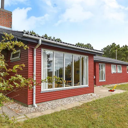 Mugge Holiday home *